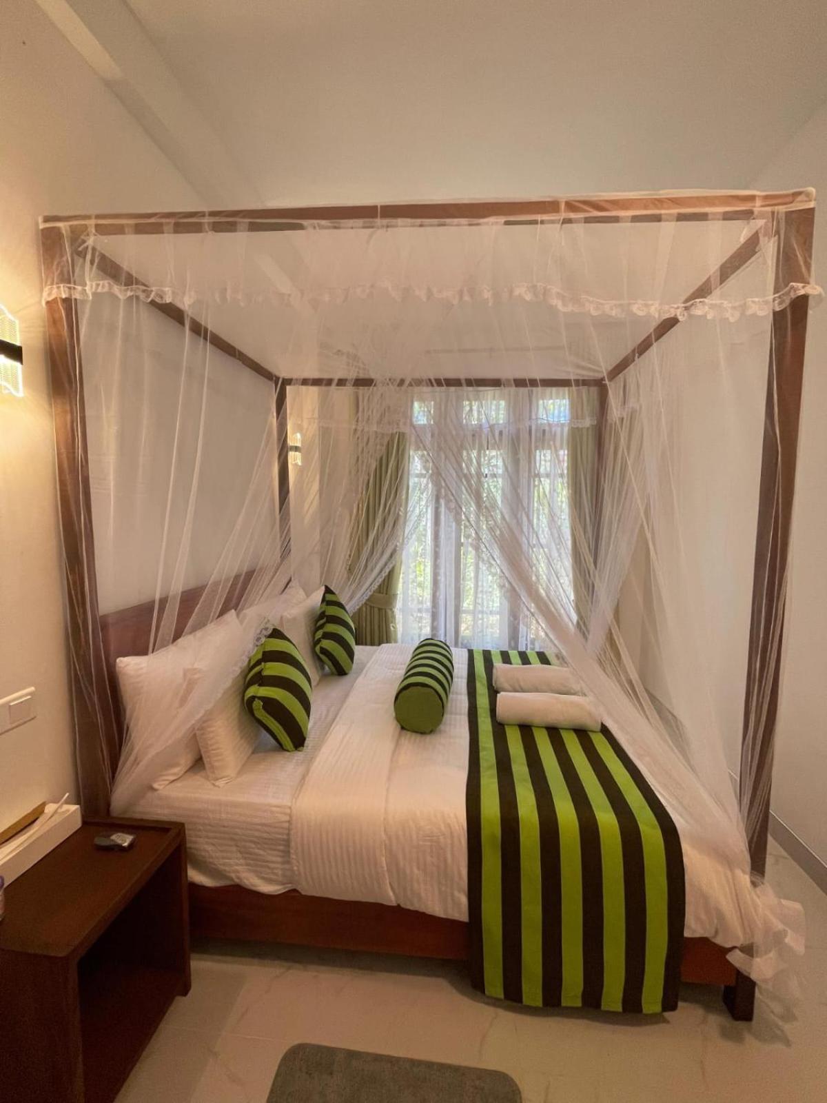אלה Rich Grove Inn מראה חיצוני תמונה