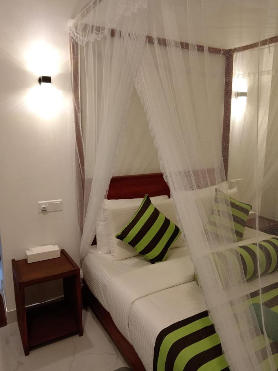 אלה Rich Grove Inn מראה חיצוני תמונה