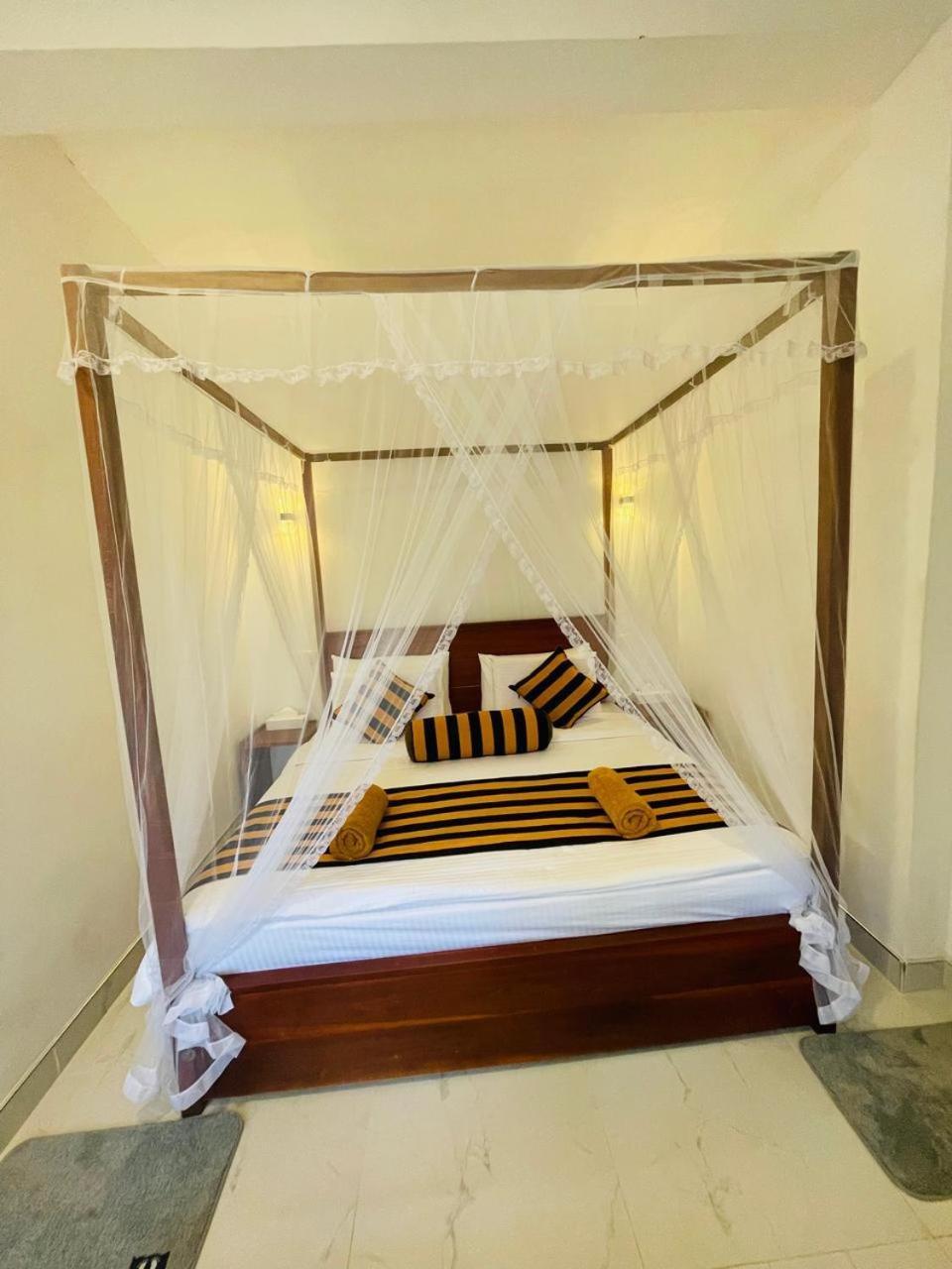 אלה Rich Grove Inn מראה חיצוני תמונה